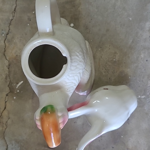 Peter Rabbit Teapot - Picture 4 of 5